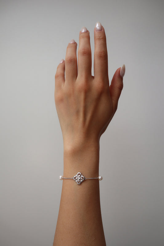 Felicity Pearl Bracelet